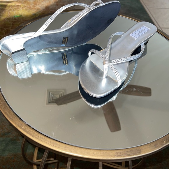 Touch Ups Women's Ashley Sandal - Picture 4 of 4